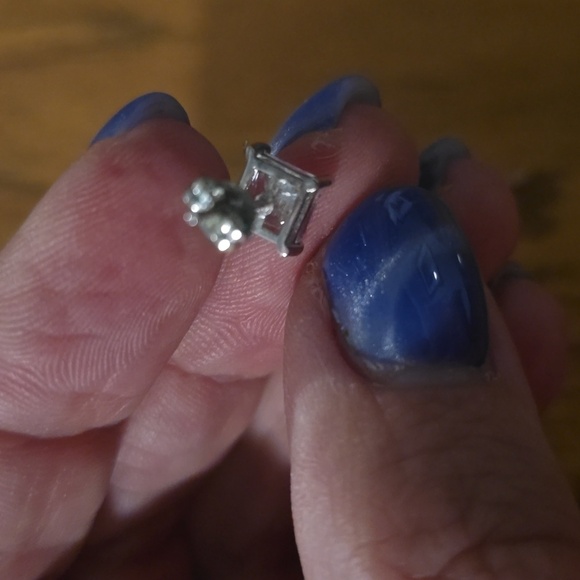 Cubic zirconia diamond earrings - Picture 4 of 6